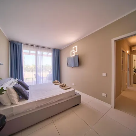 Apartment Hide View *