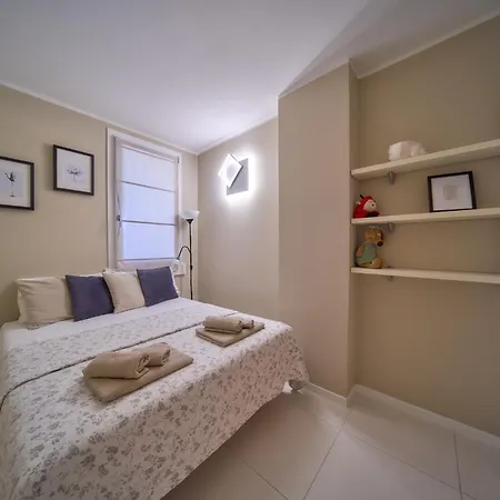 Hide View * 佩斯基耶拉德加达