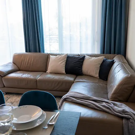 Apartment Hide View *