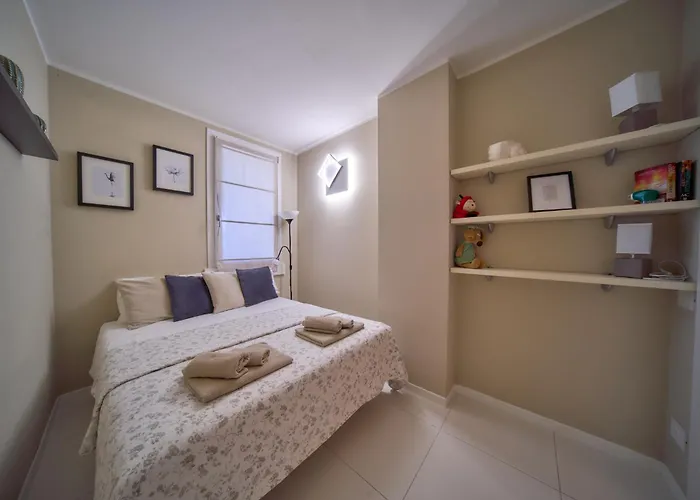 Hide View * 페스키에라델가르다