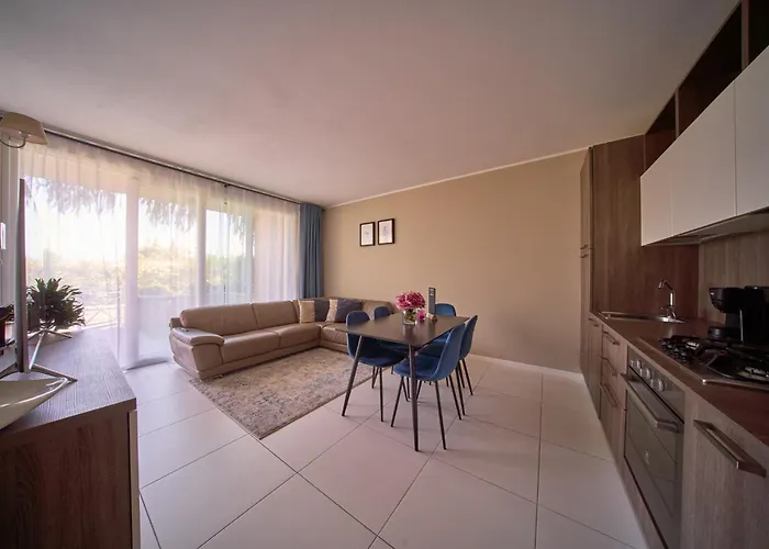 Hide View * 페스키에라델가르다